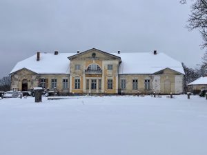 Gartatas Front Herrenhaus